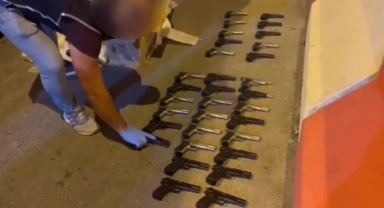 Adana'da yolcu otobüsünde ruhsatsız silahlar ele geçirildi
