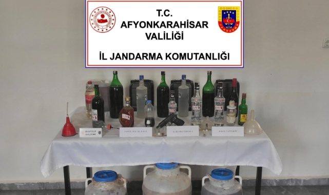 Afyonkarahisar’da litrelerce sahte kaçak alkol ele geçirildi