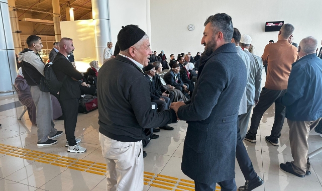 AK Parti Ağrı İl Başkanı İlhami Yıldız, umre yolcularını uğurladı