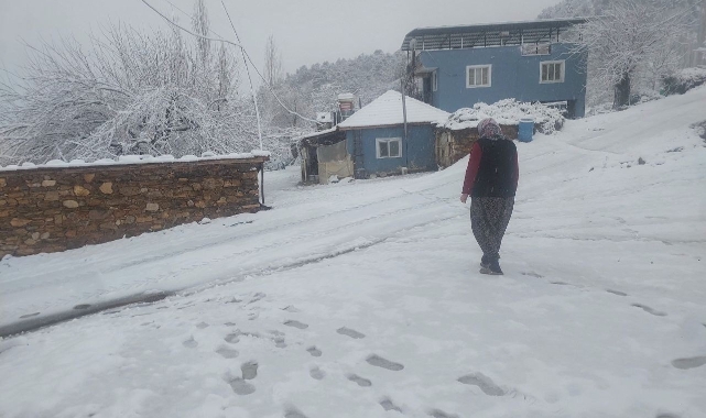Alaşehir'e ilk kar yağdı!
