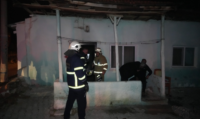 Alkollü şahıs evini ateşe vermek istedi