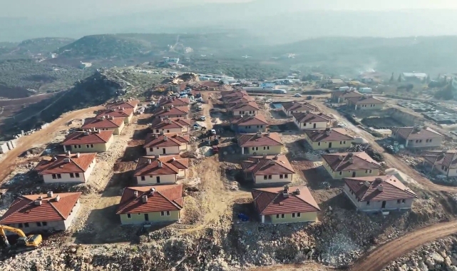 Altınözü’nde kırsal afet konutları yükselmeye devam ediyor