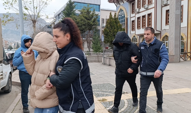 Amasya'da otomobilinde 4 kaçak göçmen yakalanan sürücü ve nişanlısı tutuklandı