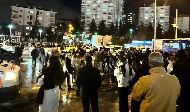 Ankara Batıkent metro durağında yangın çıktı