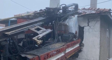 Ankara'da freni patlayan sondaj aracı eve girdi!