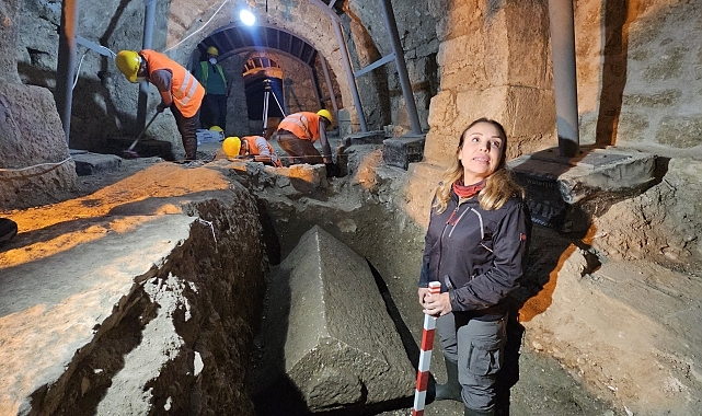 Antalya'daki tarihi kilisede bulunan lahit Noel Baba'nın mı?