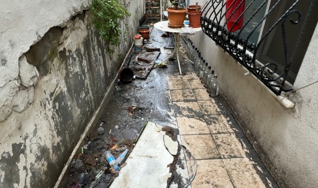 Avcılar'da yağmur nedeniyle iki evi su bastı