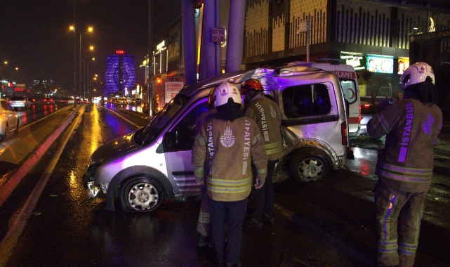 Avcılar E-5 bağlantı yolunda yağmur kaza getirdi! 2 yaralı