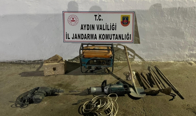 Aydın'da kaçak kazı yaparken suçüstü yakalandılar