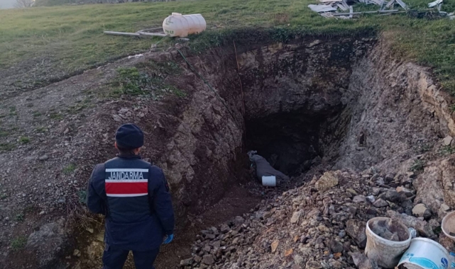 Bağ evinin bahçesinde kaçak kazı ortaya çıktı