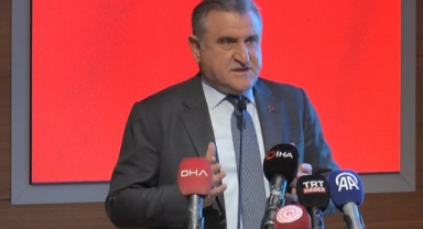 Bakan Bak, üniversiteli öğrencilerle bir araya geldi