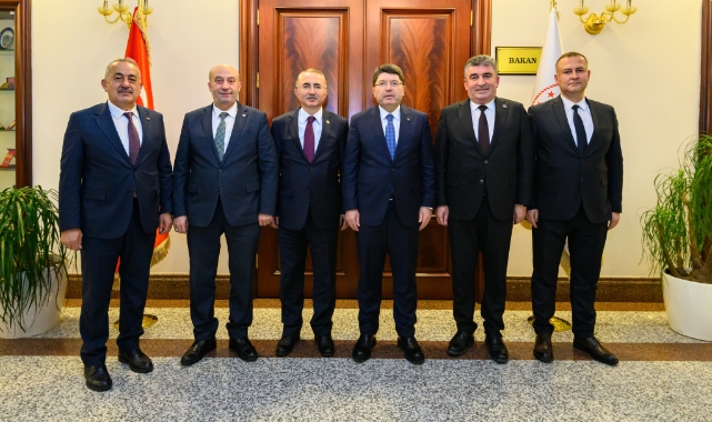 Bakan Tunç Bolu'dan gelen siyasetçileri makamında ağırladı