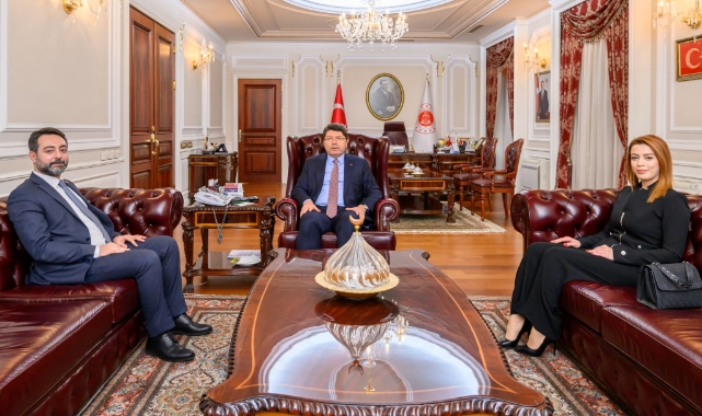 Bakan Tunç Elazığ Barosu Başkanı Melih Efe'yi makamında ağırladı