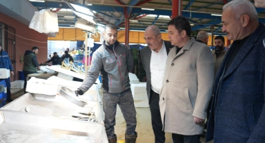 Başkan Erkan Aydın Hamitler Pazarı’nda esnafla buluştu