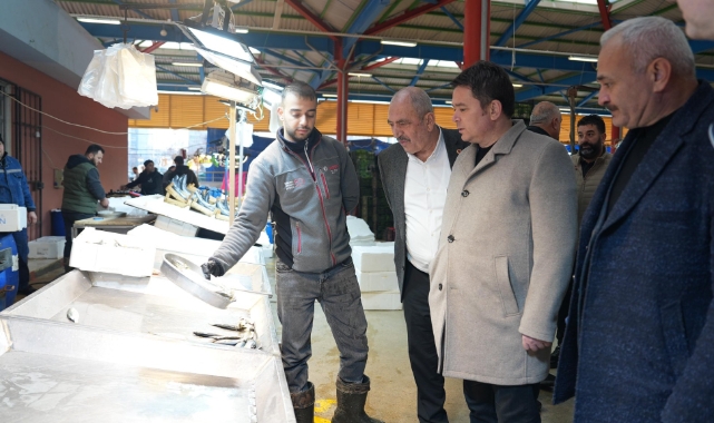 Başkan Erkan Aydın Hamitler Pazarı’nda esnafla buluştu