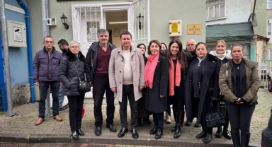 Başkan Erkan Aydın mahalleleri adım adım geziyor