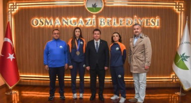 Başkan Erkan Aydın şampiyon sporcuları ağırladı