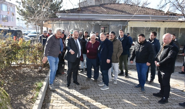 Başkan Hamamcı mahalle sakinleriyle bir arada