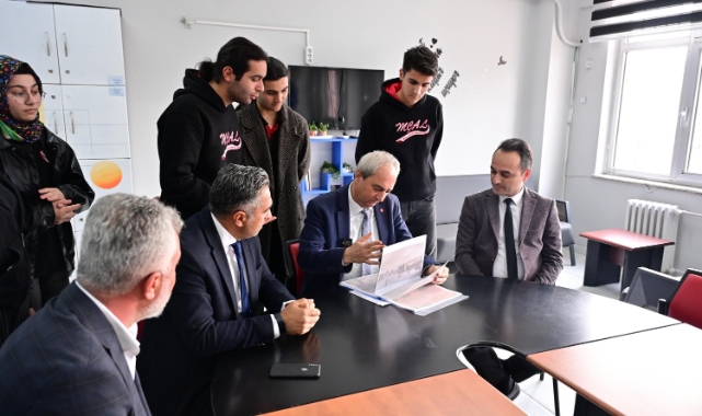 Başkan Kocagöz lise öğrencilerinin projelerini inceledi