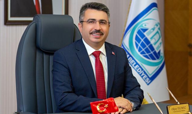 Başkan Oktay Yılmaz'dan Yıldırım Bayezid Camii'nde vatandaşlara çorba ikramı