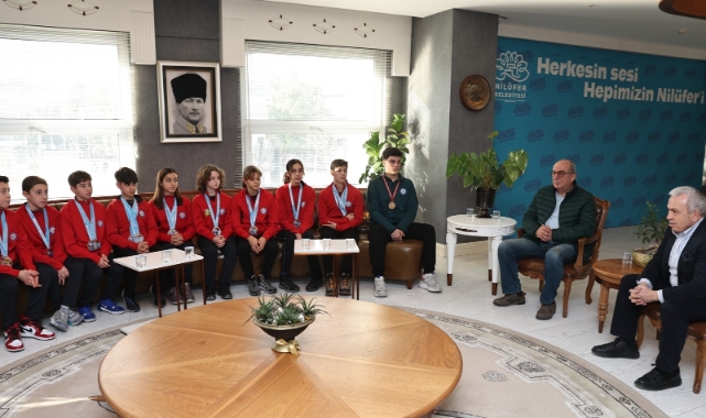 Başkan Şadi Özdemir başarılı sporcuları ağırladı