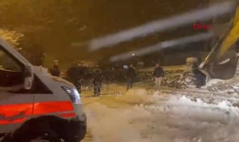 Bayburt'ta kara saplanan ambulans kurtarıldı!