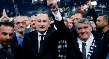Beşiktaş'ta başkan adayları Adalı ve Yücel kucaklaştı
