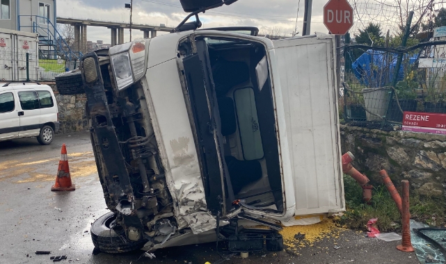 Beykoz'da kamyon devrildi: 2 yaralı
