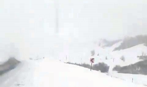 Bingöl-Erzurum karayolunda kar yağışı