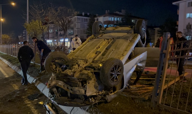 Bolu’da alkollü sürücünün kullandığı otomobil tellere çarptı: 1 yaralı