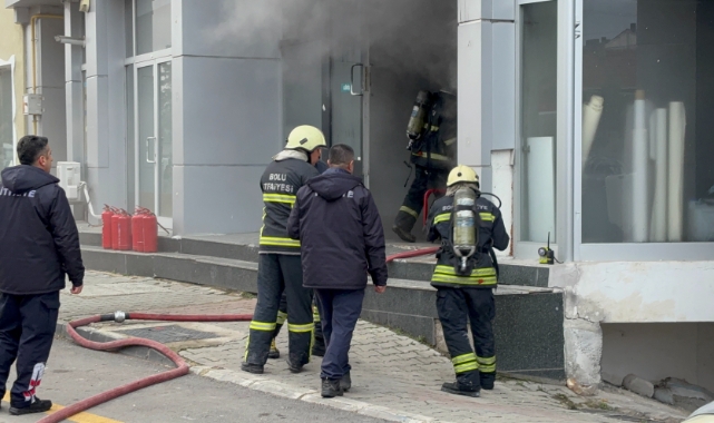 Bolu'da iş yerinde çıkan yangın ekiplerin müdahalesi ile söndürüldü