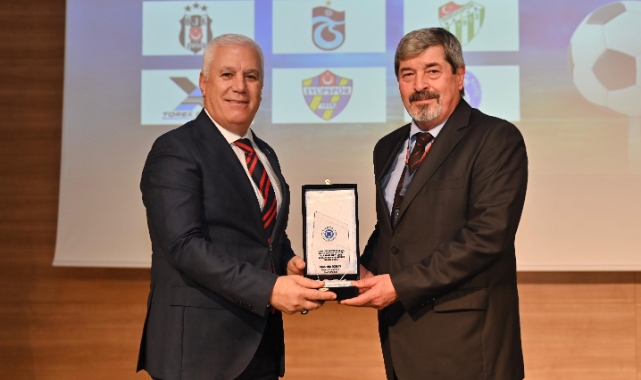 Bozbey'e "Spora katkı sağlayan başkan" ödülü verildi