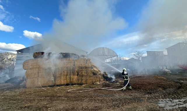 Burdur’da çıkan yangında 80 adet saman balyası kül oldu