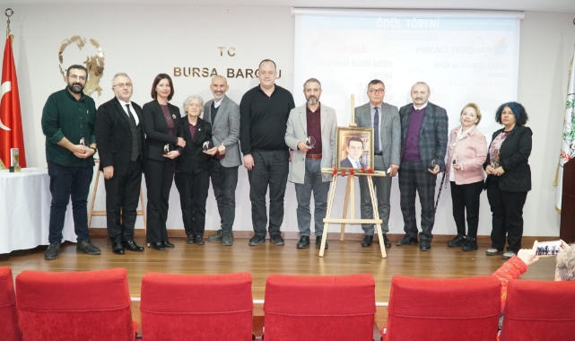 ​Bursa Barosu'nda makale ve şiir ödülleri sahiplerini buldu