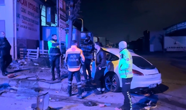 Bursa'da 2 araç kafa kafaya çarpıştı: Sıkışan sürücü yaralandı