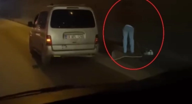 Bursa'da aracını sağ şeride çeken sürücü namaz kıldı