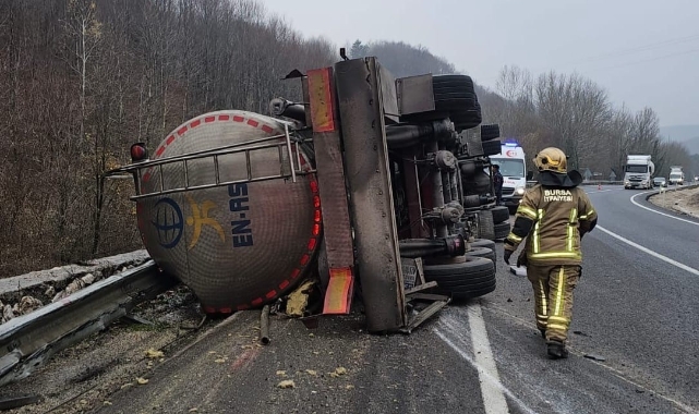 Bursa'da asit taşıyan tanker devrildi! 1 ölü