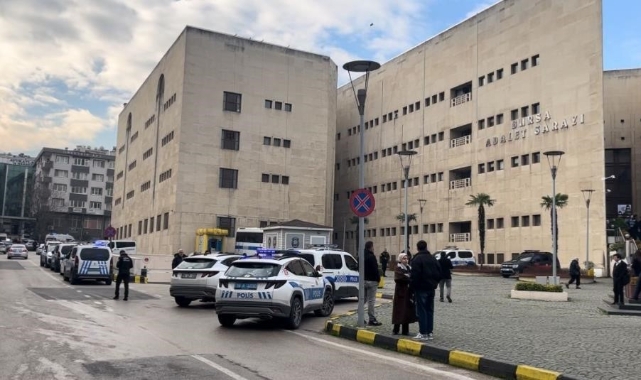 Bursa'da duruşma salonunda silahlı saldırı gerçekleştiren baba adliyeye sevk edildi