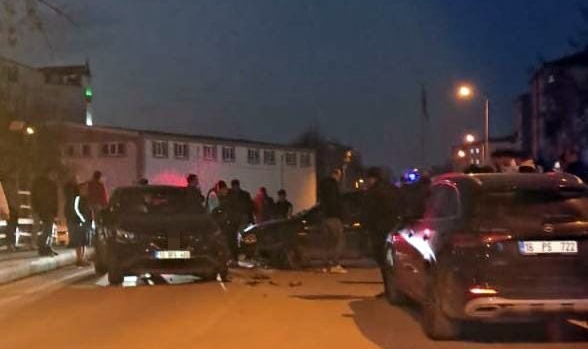 Bursa'da iki otomobil çarpıştı: 4 yaralı
