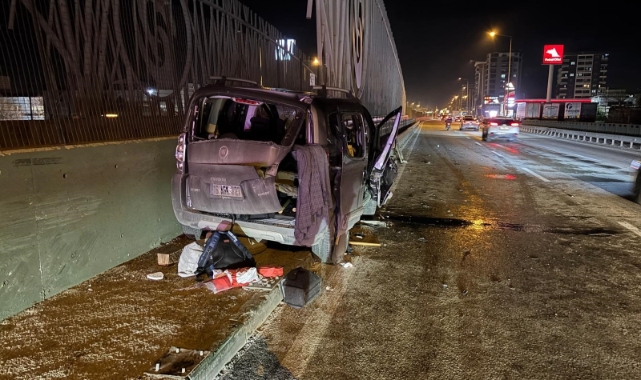 Bursa'da kontrolden çıkan otomobil bariyerlere ok gibi saplandı: 1 yaralı