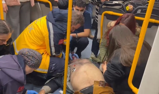 Bursa'da metroda panik anlar! Yolcu kalp krizi geçirdi