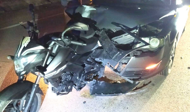 Bursa'da otomobil motosiklete çarptı: 2 yaralı