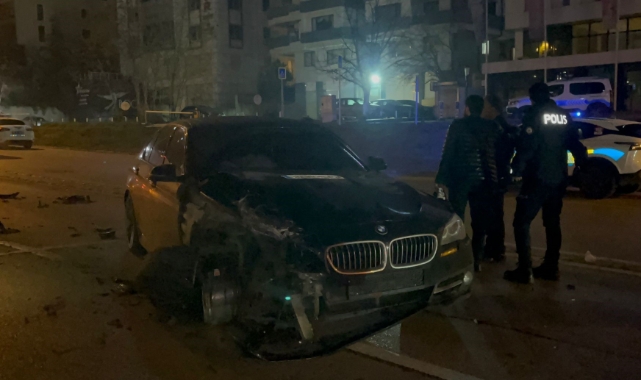 Bursa'da ters yönde giden otomobil TIR ile çarpıştı