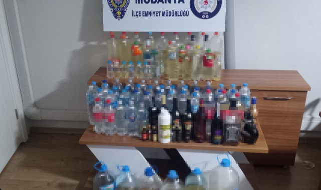 Bursa'da yılbaşı öncesi 127 litre sahte alkol ele geçirildi