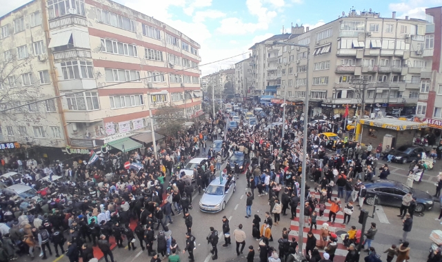 Bursa sokaklarında Suriyelilerin kutlamaları sürüyor!