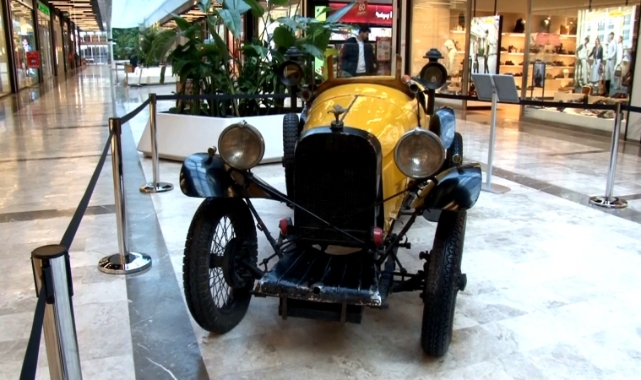 Bursalı koleksiyonerin gözde otomobillerine değer biçilemiyor