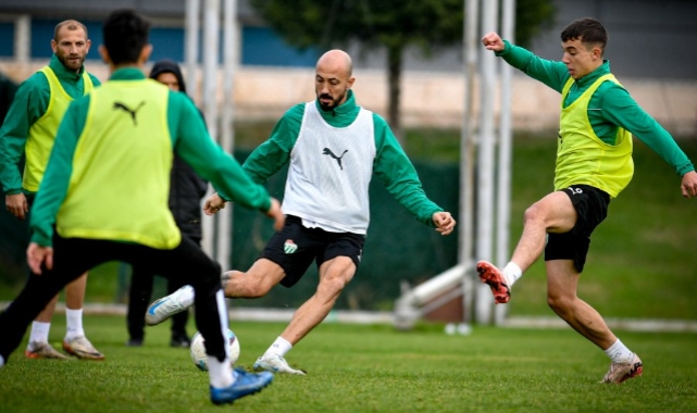 Bursaspor'da Karşıyaka mesaisi hız kesmiyor