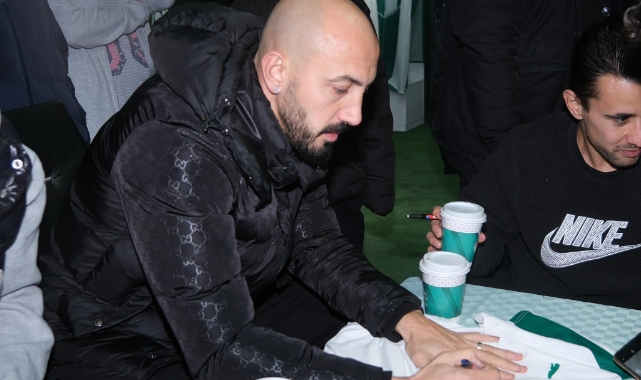 Bursaspor, taraftarla imza gününde buluştu