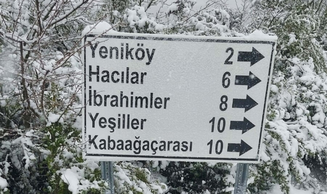 Çanakkale Yenice'de kar 10 santimetreyi buldu!