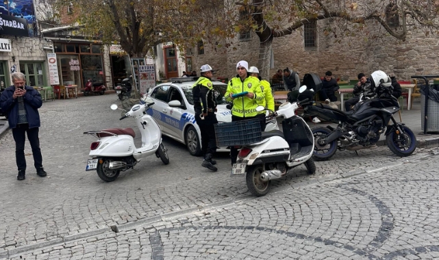 Çeşme'de yaya geçidi ihlali yapan 53 sürücüye işlem